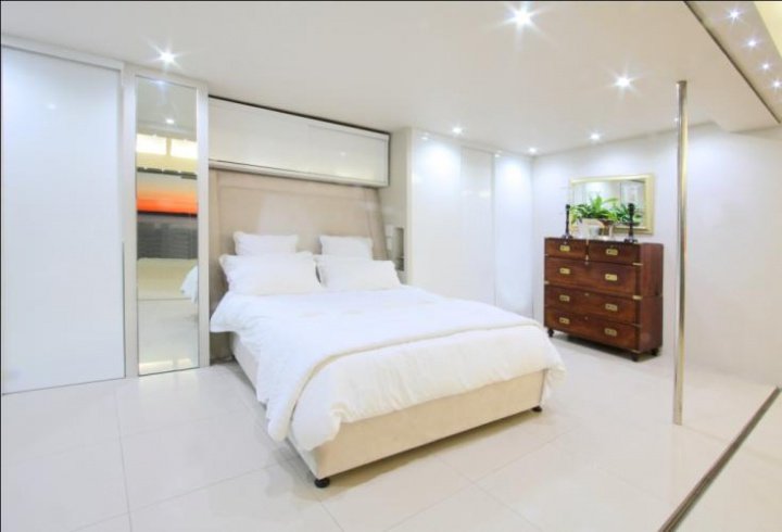 To Let 4 Bedroom Property for Rent in Clifton Western Cape